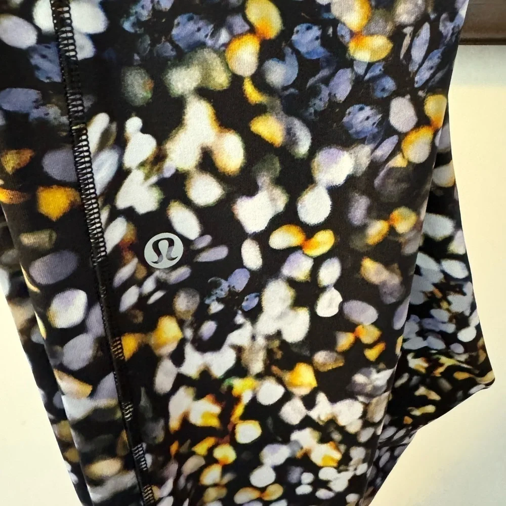 Lululemon Speed Up Tight Full on Luxtreme Size 6